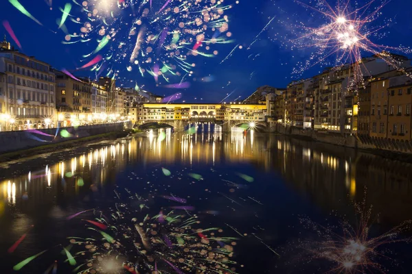 Florencja z fajerwerkami - obchody nowego roku w mieście — Zdjęcie stockowe