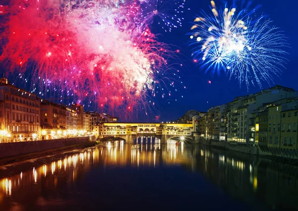 Florence avec des feux d'artifice - Célébration du Nouvel An dans la ville — Photo