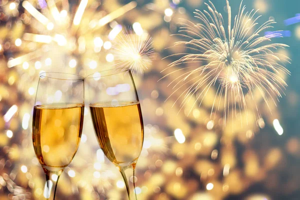 Parlak zemin üzerine şampanya bardağı — Stok fotoğraf