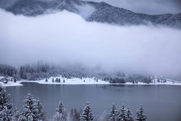 Lago en invierno — Foto de Stock