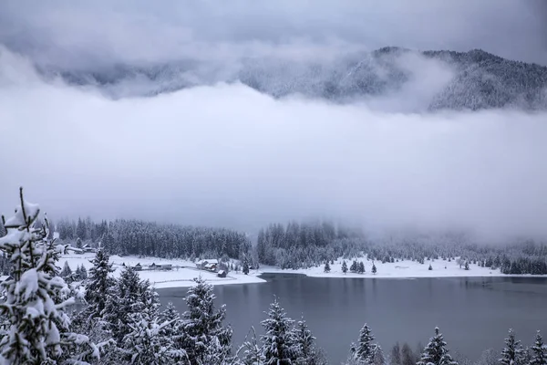 Lago en invierno — Foto de Stock