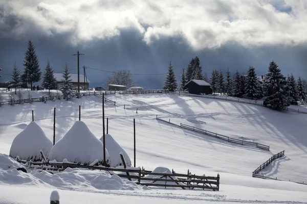 Invierno en las montañas —  Fotos de Stock