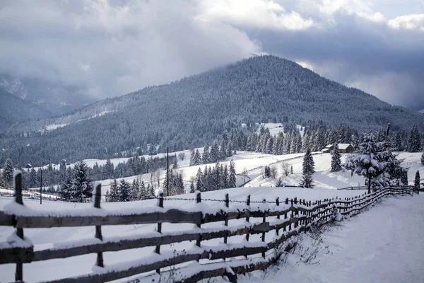 Inverno in montagna — Foto Stock