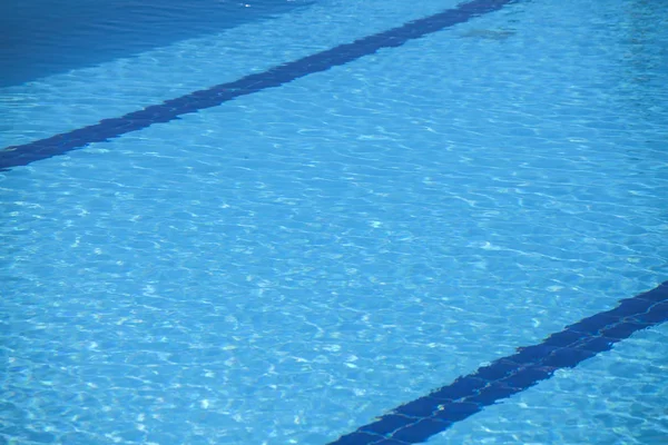 Blått vatten i Dalny pool — Stockfoto