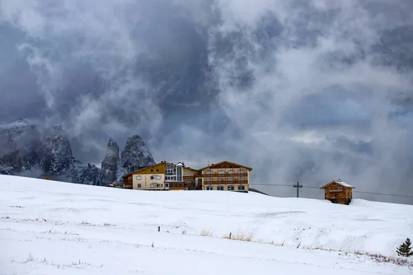 Альпе-ди-Сюси зимой . — стоковое фото