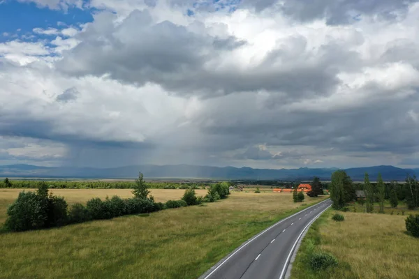 Luftaufnahme der Landschaft im Sommer. — Stockfoto