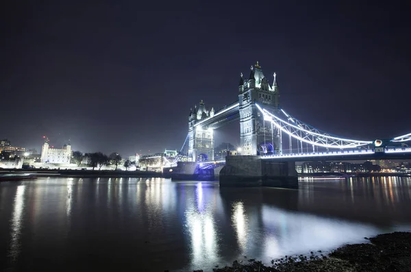 Wieczorem słynny Tower Bridge, Londyn, Anglia — Zdjęcie stockowe