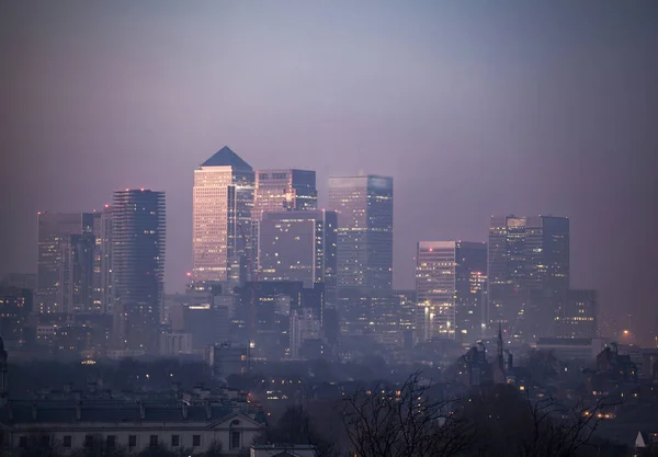 Drapacze chmur w Londynie o zmierzchu. — Zdjęcie stockowe