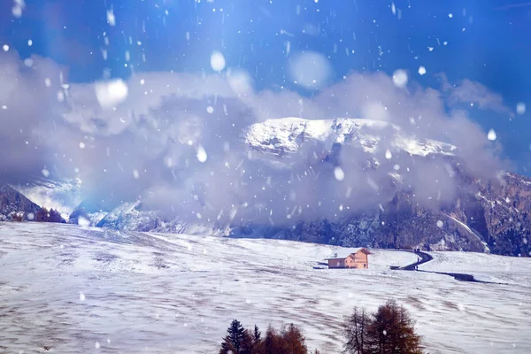 Śnieg w Alpe de Siusi o zachodzie słońca. — Zdjęcie stockowe