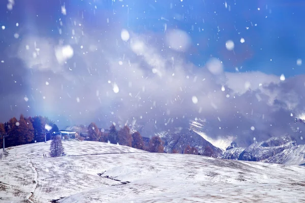 Snowfall at Alpe de Siusi in the sunset. — Stock Photo, Image