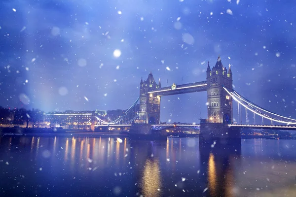 Beroemde Tower Bridge in Snow Falls, Londen, Engeland — Stockfoto