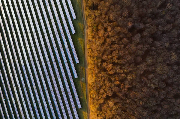 Painéis solares - vista drone — Fotografia de Stock