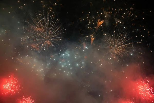 Célébration du Nouvel An avec des feux d'artifice — Photo