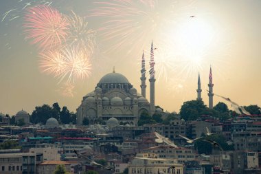 İstanbul havai fişeklerle Türkiye 'nin başkenti.