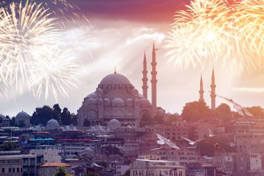 İstanbul havai fişeklerle Türkiye 'nin başkenti.