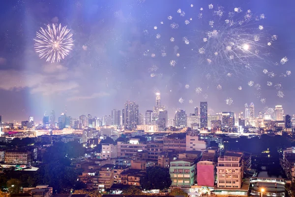 Bangkok panorama z fajerwerkami. Koncepcja nowego roku i wakacji. — Zdjęcie stockowe