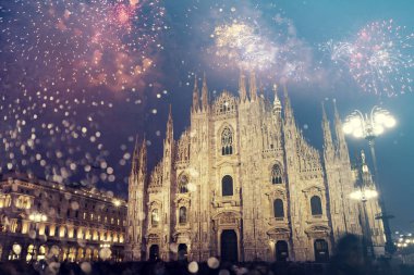 Milan 'da yeni yılı havai fişeklerle kutluyoruz.