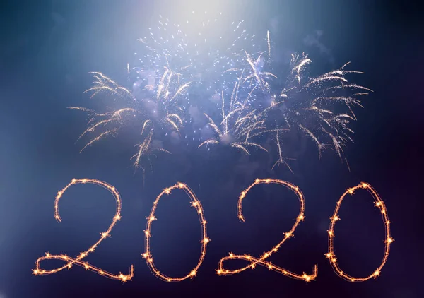 Bonne année 2020 ! Texte élégant en or des lumières scintillantes . — Photo