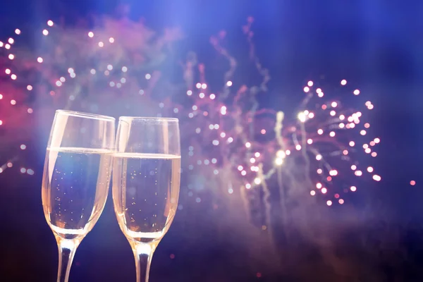 Conceito de Ano Novo com champanhe e fogos de artifício . — Fotografia de Stock