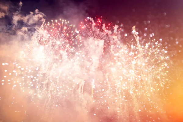 Fuegos artificiales en Año Nuevo. Fondo de vacaciones abstracto . — Foto de Stock