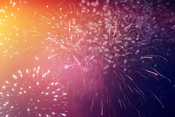 Fuegos artificiales en Año Nuevo. Fondo de vacaciones abstracto . —  Fotos de Stock