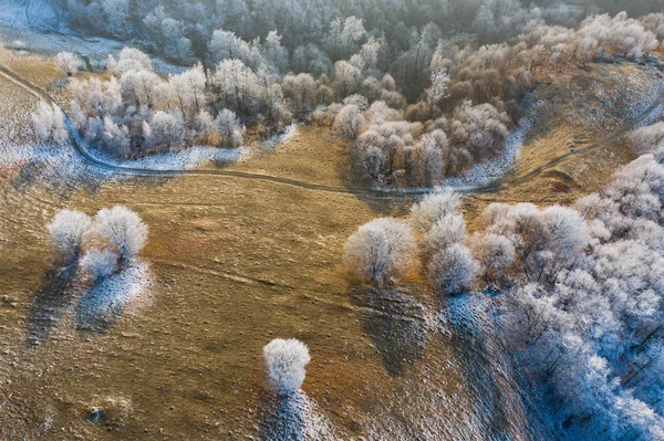 Трансильванський зимовий ландшафт - безпілотний вид.. — стокове фото