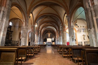 Milano 'daki Basilica di Sant' Eustorgio 'nun içi..