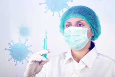 COVID-19 - Coronavirus hastalığı - 2019-nCoV, WUHAN Corona virüsü. Şırıngalı doktor iğneye hazırlanıyor..