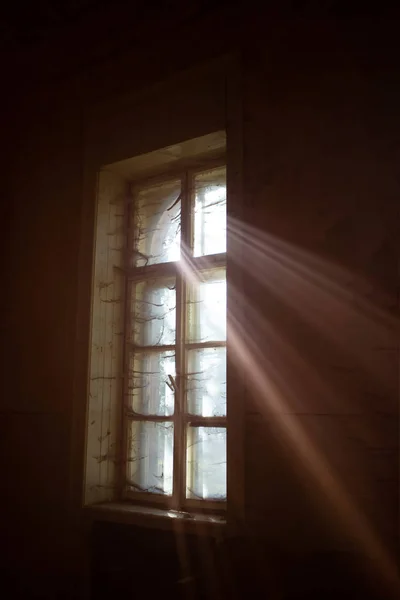 Raio Sol Passar Por Uma Janela Antiga Conceito Esperança — Fotografia de Stock