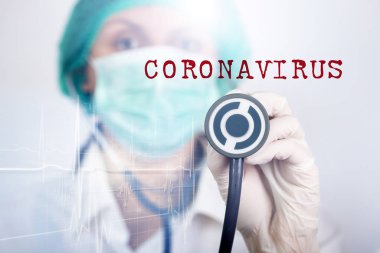 COVID-19 - Coronavirus hastalığı - 2019-nCoV, WUHAN Corona virüsü. Stetoskop tutan doktor. Yazıt Coronovirüs COVID-19
