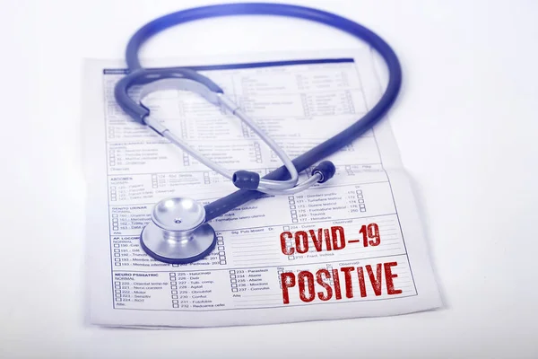 Test Covid Positivo Stetoscopio Diagnosi Nuove Infezioni Virus Corona Nuova — Foto Stock