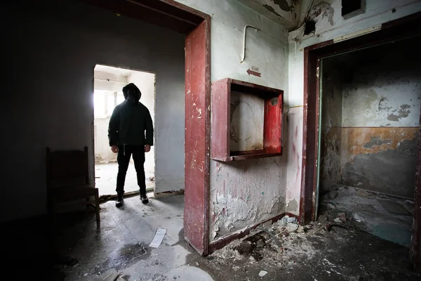 Post Apocalyptic Survivor Gas Mask Ruined Building Environmental Disaster Armageddon — Stock Photo, Image