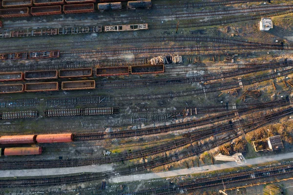 Luftaufnahme Verschiedener Eisenbahnwaggons Mit Gütern Auf Dem Bahnhof Ansicht Von — Stockfoto