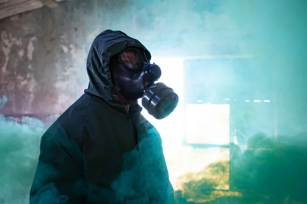 Survivant Post Apocalyptique Sous Masque Gaz Dans Fumée Catastrophe Environnementale — Photo