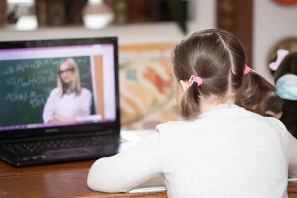 Distance Learning Online Education School Girl Watching Online Education Classes — Stock Photo, Image