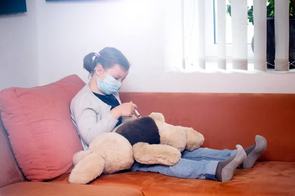 Little Girl Face Mask Doing Injection Sick Teddy Bear Toy — Stock Photo, Image