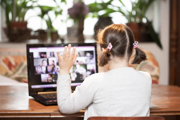 Onderwijs Afstand Online Onderwijs School Meisje Kijken Online Onderwijs Klassen — Stockfoto