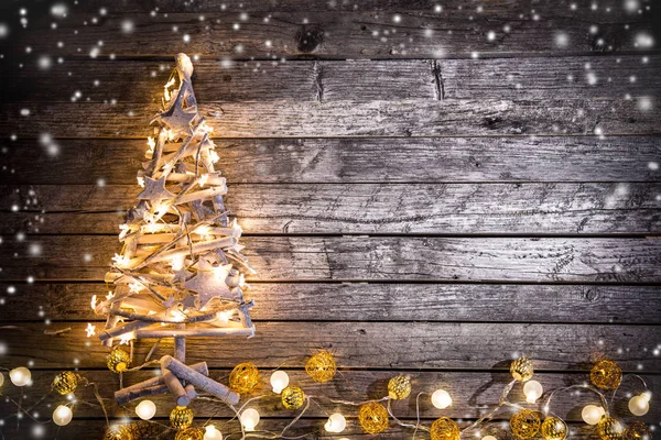 木制底座上的圣诞装饰 — 图库照片