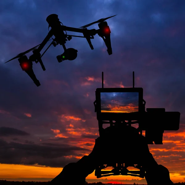Drone quad copter zbor . — Fotografie, imagine de stoc