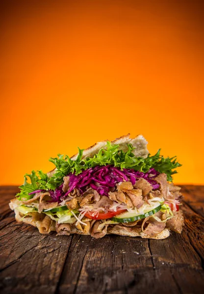 Bliska kebab Sandwich. — Zdjęcie stockowe
