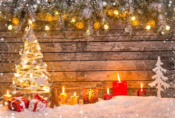 Decoração de natal em fundo de madeira — Fotografia de Stock