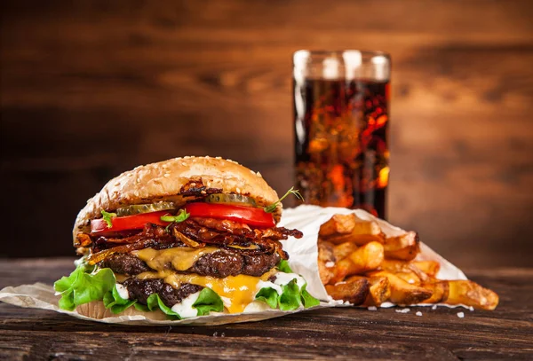 Primer plano de hamburguesas caseras — Foto de Stock