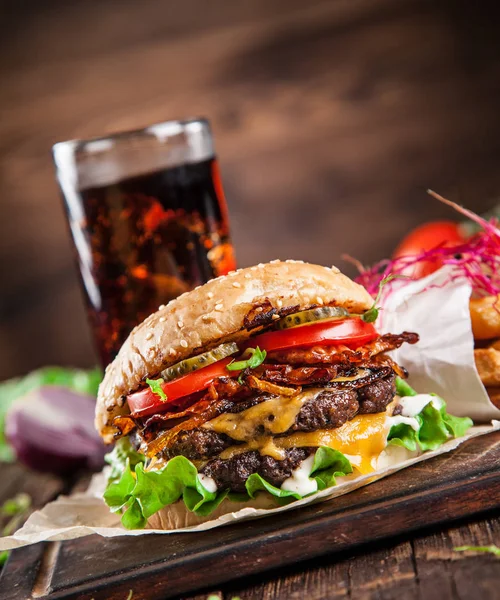 Primer plano de hamburguesas caseras — Foto de Stock