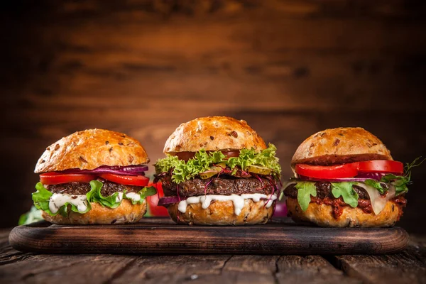 Primer plano de hamburguesas caseras — Foto de Stock