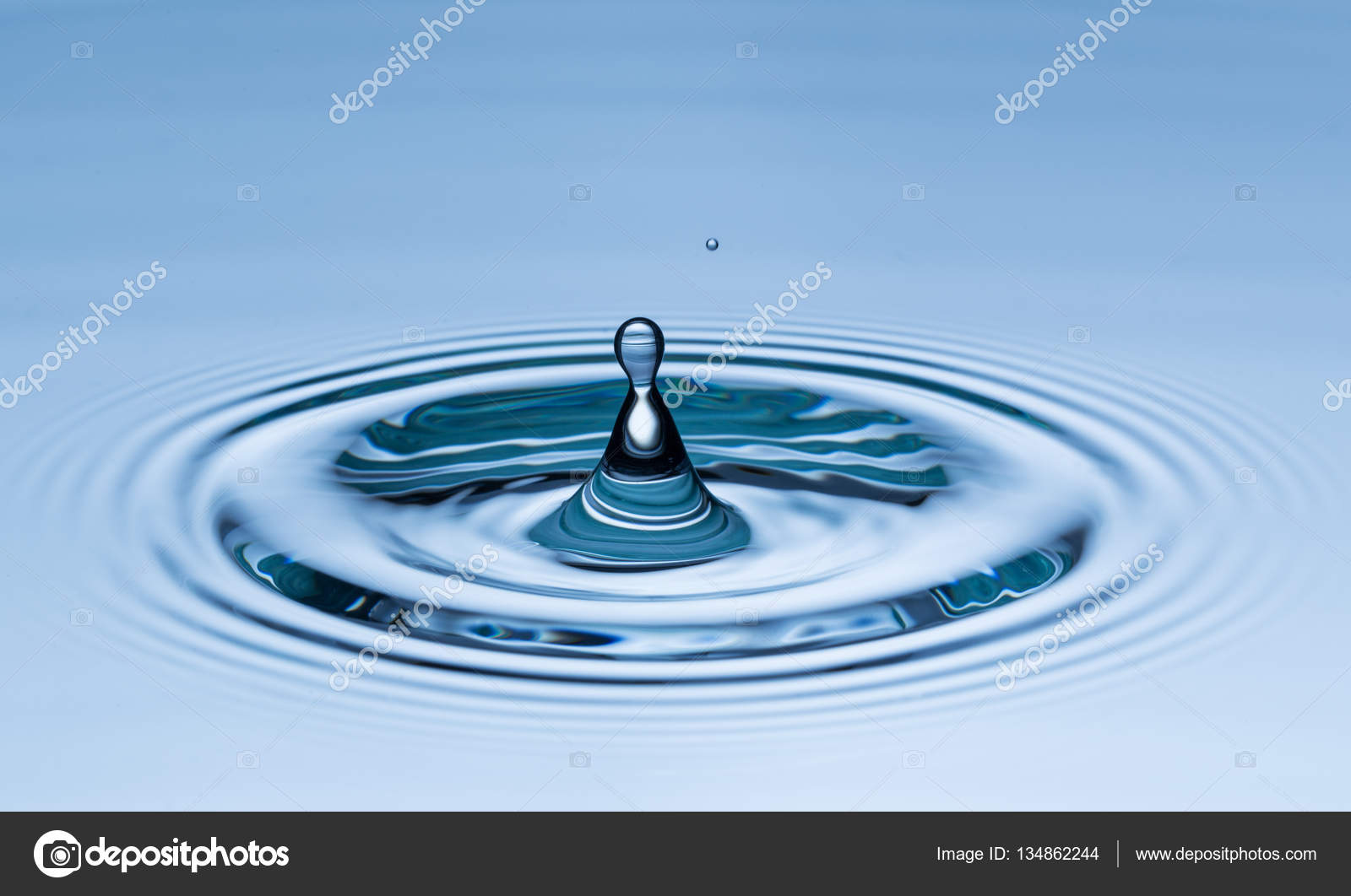 Gota de agua cayendo al agua. fotografía de stock © Kesu01 134862244