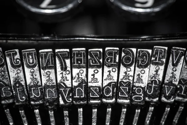 Primer plano de la vieja máquina de escribir. — Foto de Stock