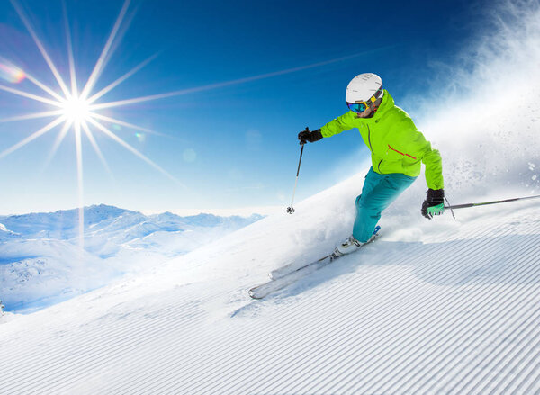 Горнолыжный спуск в горах