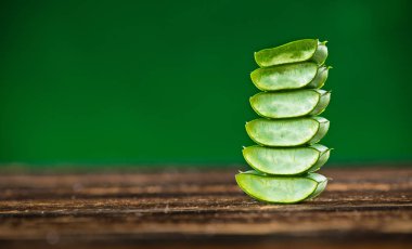 Aloe tesisi yakın çekim yeşil yaprakları.