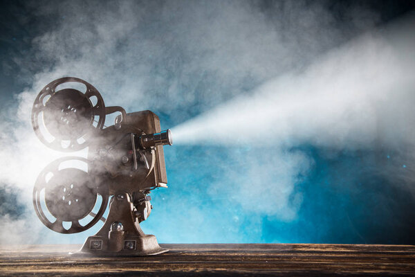 Кинопроектор старого стиля, крупный план
.