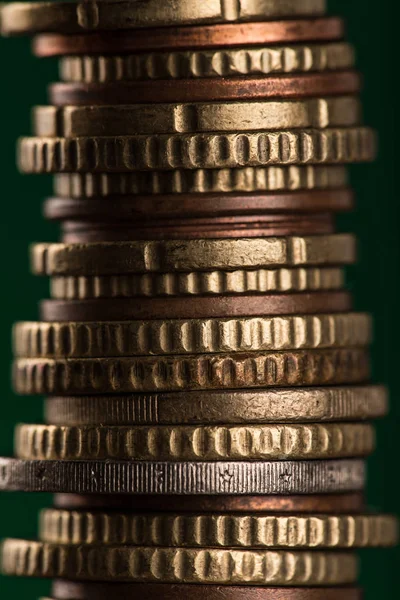 Euromince naskládaných na sebe. — Stock fotografie
